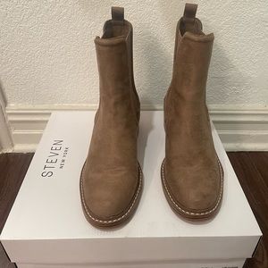 Steve Madden light brown boots